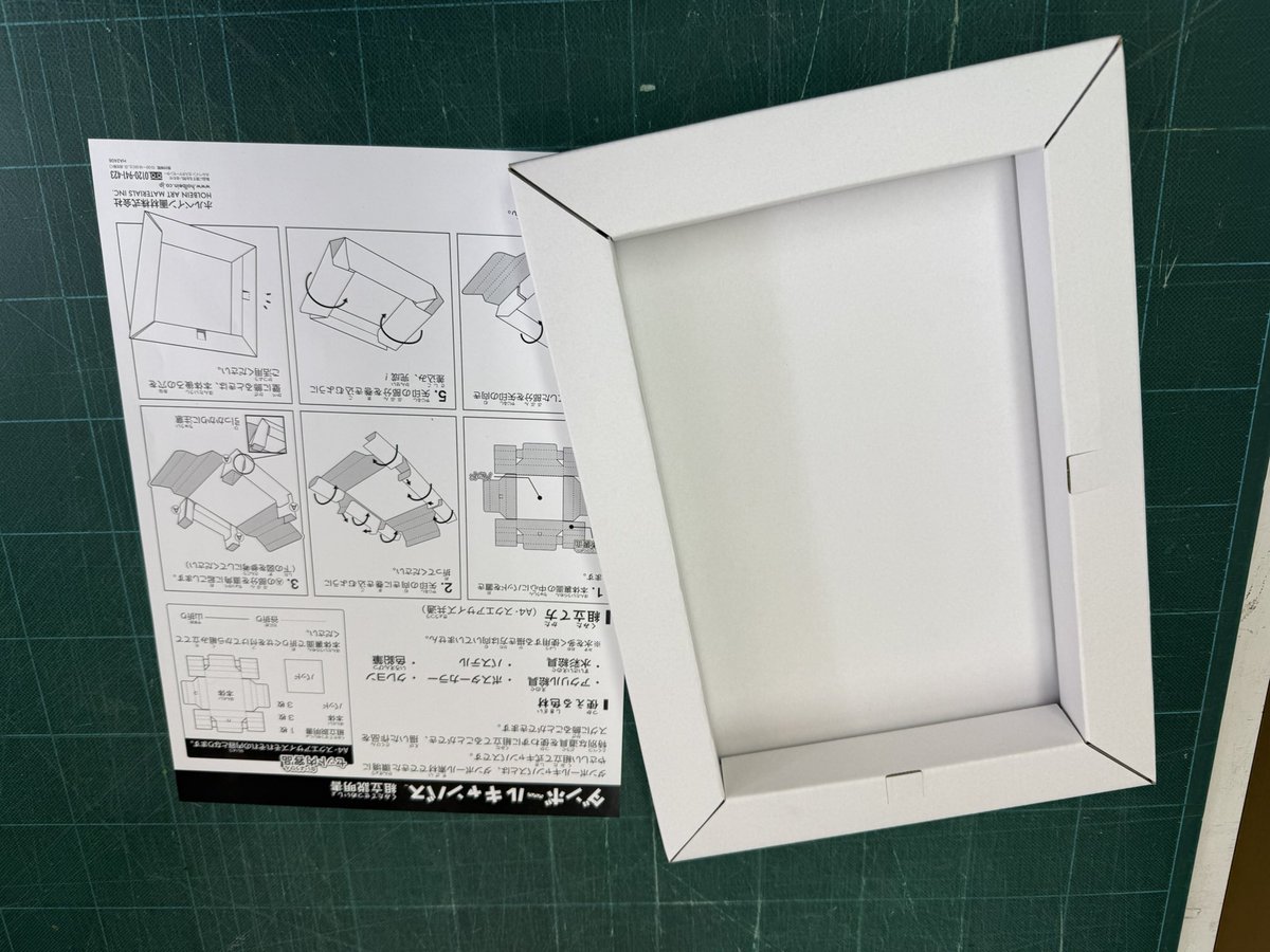 ダンボールキャンバスが気になったので使ってみました！初めの組み立てが面倒なのかなと思いましたがこんな(どんな？)私でも簡単に作れました！早速試しにコンテで何か描いてみますね✨️

詳細・ご購入はこちらが便利です⬇️
e-kinkado.com/item/danbocana…