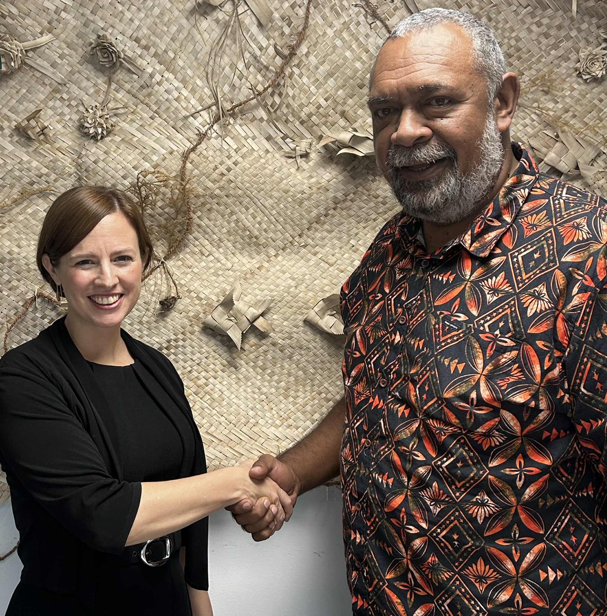 C’est avec Mickael Forrest, membre du Gouvernement en charge de la Culture, de la Jeunesse et des Sports que je me suis entretenue aujourd’hui dans le cadre de mes rencontres protocolaires.

La 14e edition du Festival des Arts et des cultures du Pacifique (FestPAC) qui aura lieu