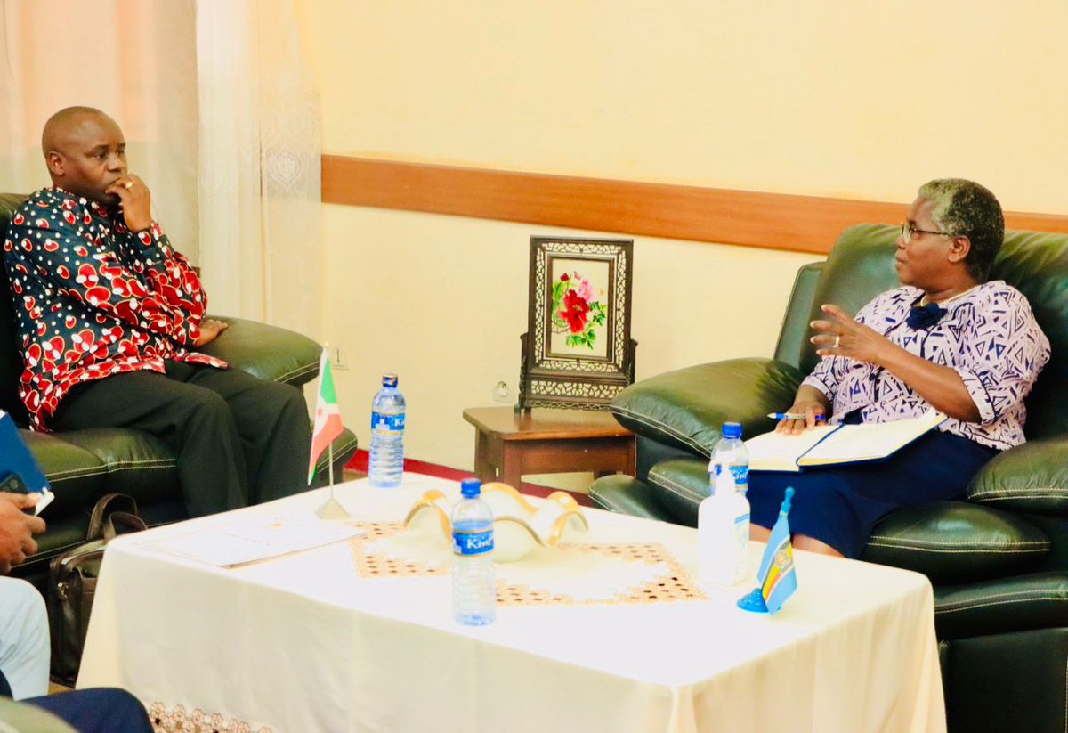 msp_burundi's tweet photo. Enfin, il a été annoncé qu’un appareil d’Imagerie par Résonance Magnétique (#IRM) sera prochainement offert par la #diaspora #burundaise.
Un dialogue constructif pour renforcer le système de #santé au #Burundi.
#SantéPourTous #Burundi #OLUCOME #SantéPublique https://t.co/NgTUXLvlb7