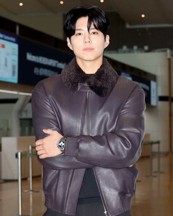 【ボゴミnews2/5】

＃パクボゴム、イタリア・ミラノへ向けて出国！
オメガの「冬季オリンピック開催記念イベント」に参加！✈️✈️✈️

📝オメガのグローバルアンバサダーとして
7日の「冬季オリンピック開会式」＆競技も観覧するそうですよ🥰

詳細＞＞kdra-bogome2.com/2026/02/05/dep…