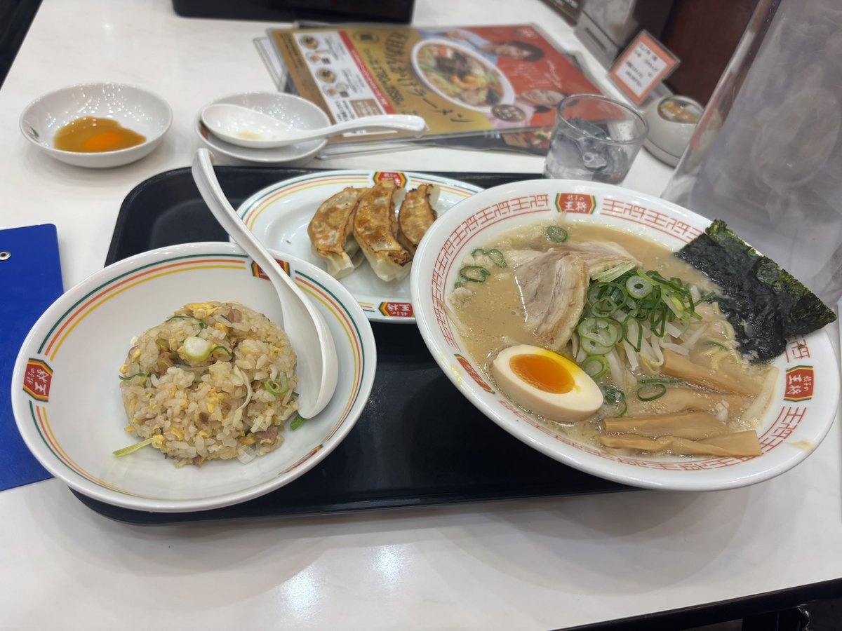 iokkya211's tweet photo. 餃子の王将の王将ラーメンセット。食べ過ぎてこのあと満腹すぎて動けませんでした https://t.co/pJmPmljHCh