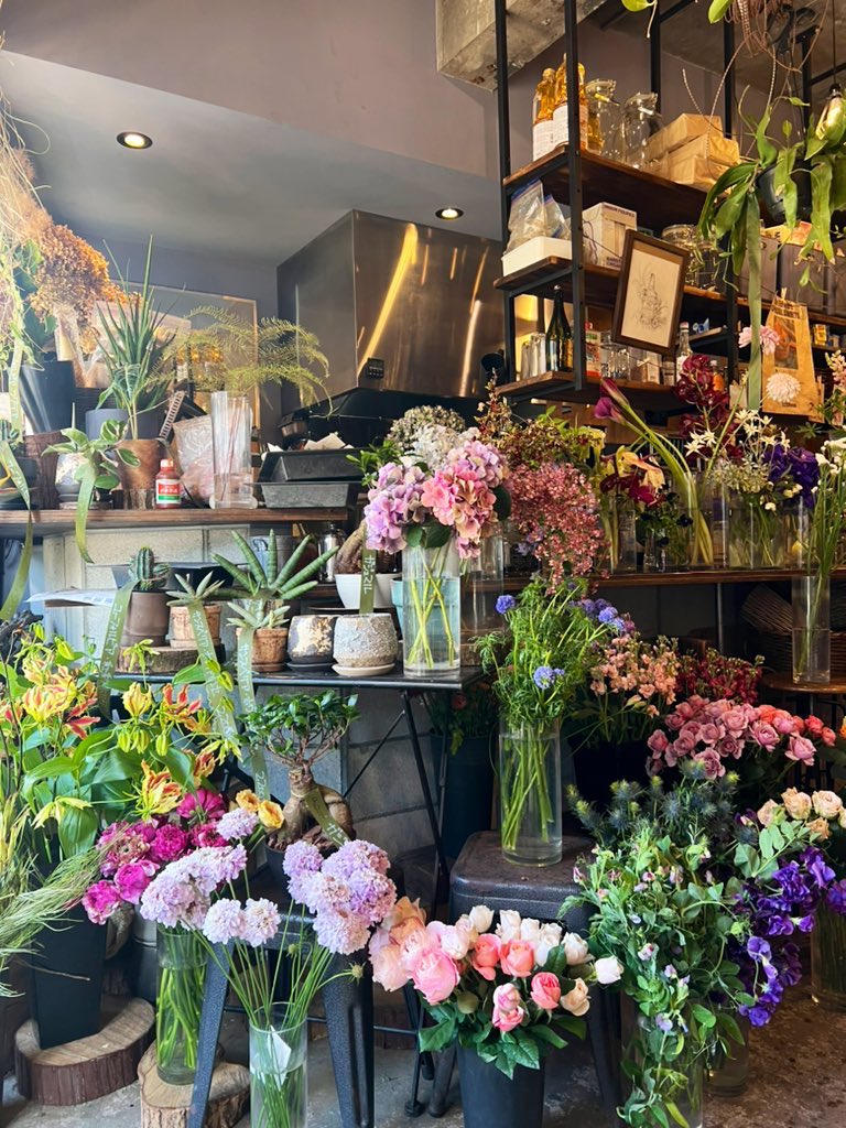icetabete's tweet photo. お花に囲まれた空間でランチ🌼具沢山で栄養満点なサンドイッチが美味しかった！東中野のOn Flowersとってもおすすめ♡ https://t.co/eudji1QE9j