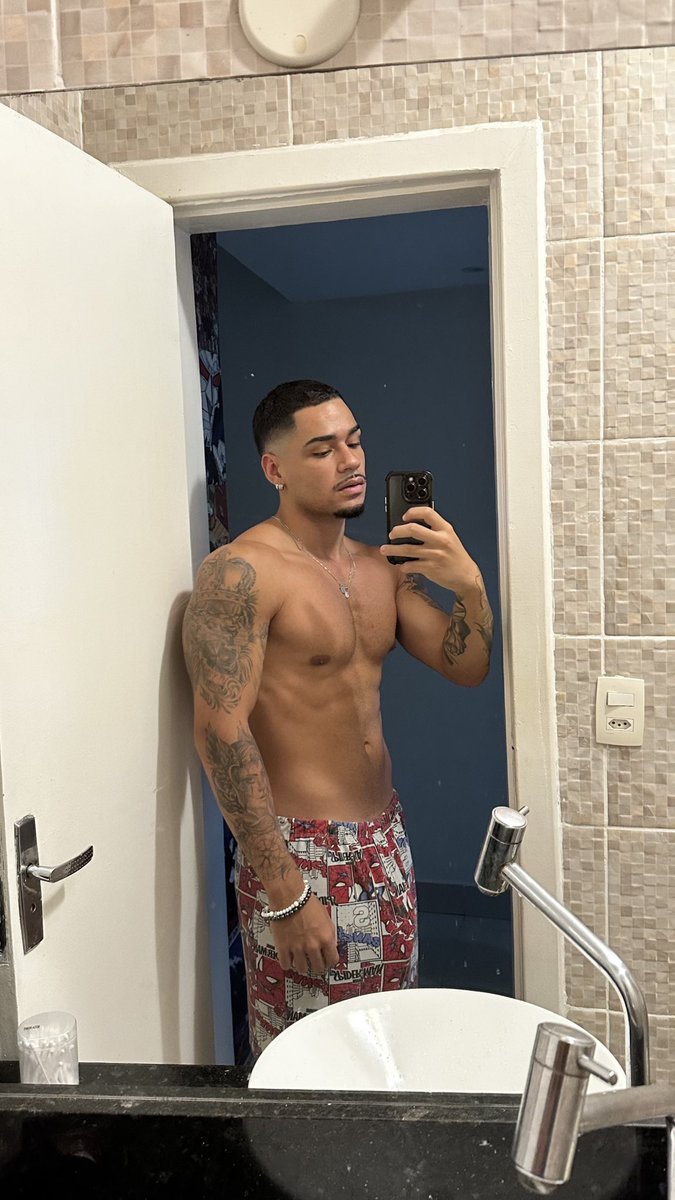 _jayydad's tweet image. Voltei pro careca e to gostoso😭❤️