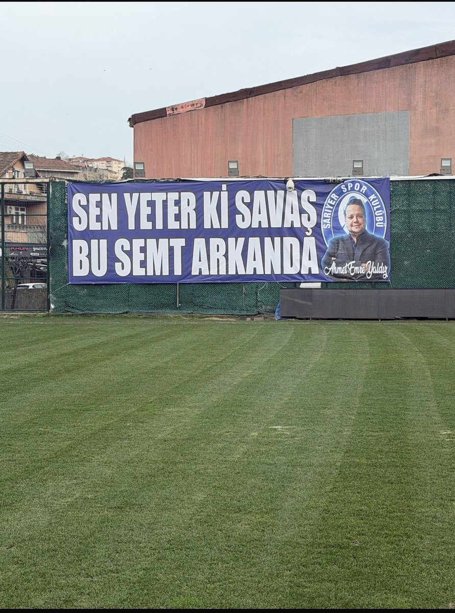 Bu sürpriz sadece bir pankart değil…
Bu, bir semtin sevgisi, bir camianın duası.

Başta Ali Osman kardeşim olmak üzere, emeği geçen tüm Sarıyer taraftarına yürekten teşekkür ediyorum.
Zor günlerde arkamızda duran, vazgeçmeyen, inanan herkes iyi ki varsınız.

Ben gücümü bu
