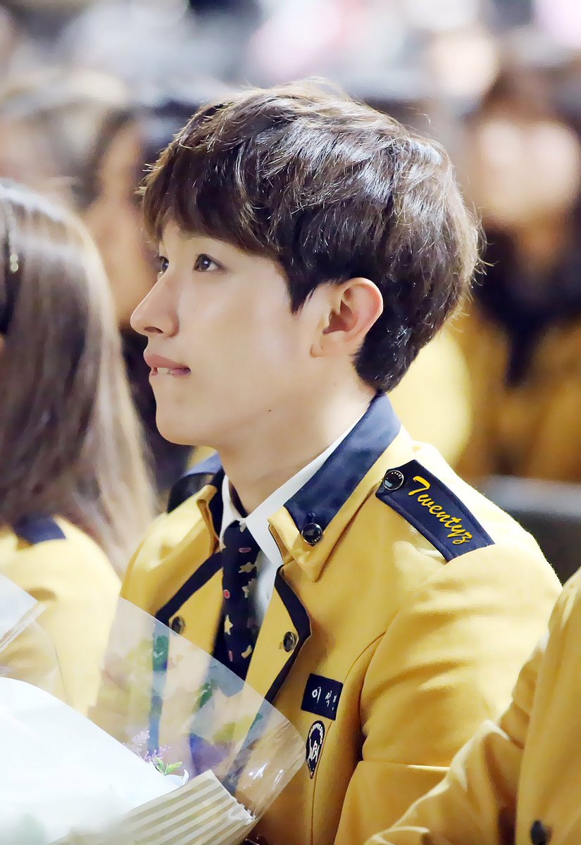 cutiedk_17's tweet photo. 서공예 3-5 이석민 졸업식이 10년 됐대… https://t.co/o1vgzqqcd5