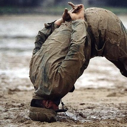 <a href="/muzlandju/">박주현</a> .

글을 업으로 삼는 나조차 이 정도 압박을 느끼는데, 평범한 직장인이나 학생들은 오죽하겠는가. 댓글 하나, 게시글 하나 남길 때마다 “이러다 잡혀가는 거 아냐?”라고 스스로 검열하게 만드는 세상. 그것이 그들이 꿈꾸는 ‘조용한 대한민국’이다.