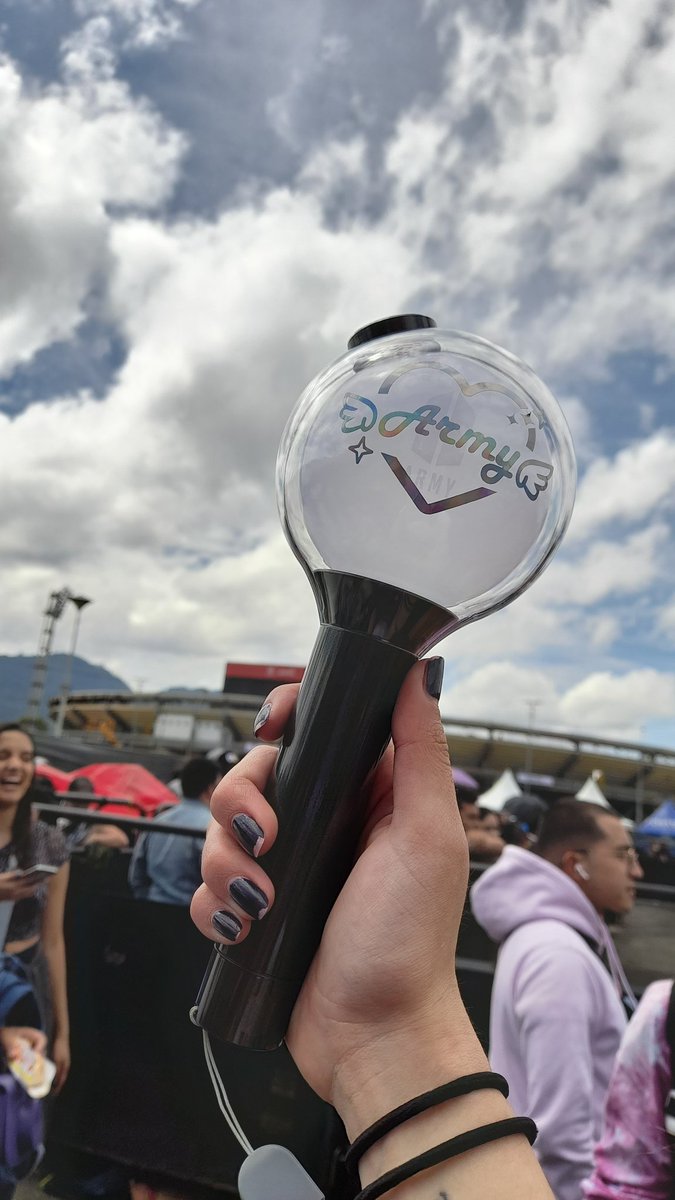 Nah, ella es mi real y a mi real me la llevo al concierto se sincronice o no, chao