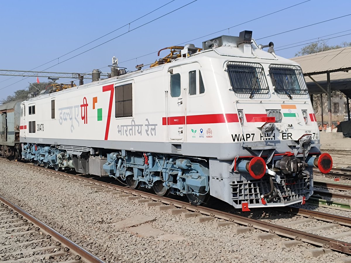 Rajesh_Arrah25's tweet photo. Newly Pohed &amp; Cristy shining HWH wap7 30478 is ready for hauling  13128 Ara-Kolkata Garib Rath Express 🩷💗
💞
D.O.P:- 03/02/2026
 @PatnaRail_ https://t.co/atsFtk7eko