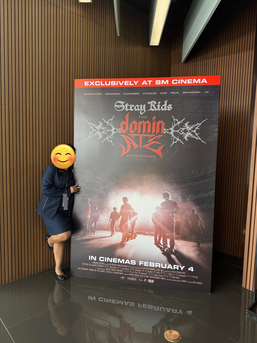 Di umabot kay All For SKZ PH na blockscreening sa Podium kaya picture nalang 😭