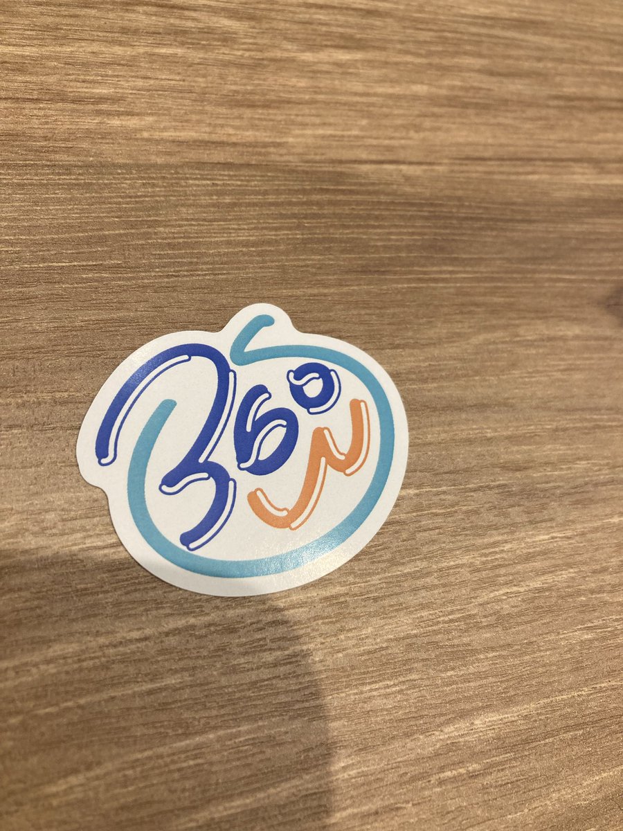 LE_360W's tweet photo. 可愛い〜！！代表がロゴでステッカー作ってくれました✨
実はロゴデザインも部活のメンバーが作ってれたんですけど、こうやって配れるものになると、愛着と嬉しさ増しますね❤️ https://t.co/ENCAVPReGZ