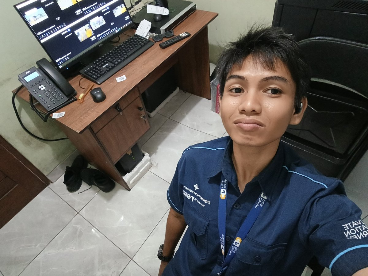 zuxzous's tweet photo. Kerja dulu yaaa om tantee https://t.co/bHCML9o6H3