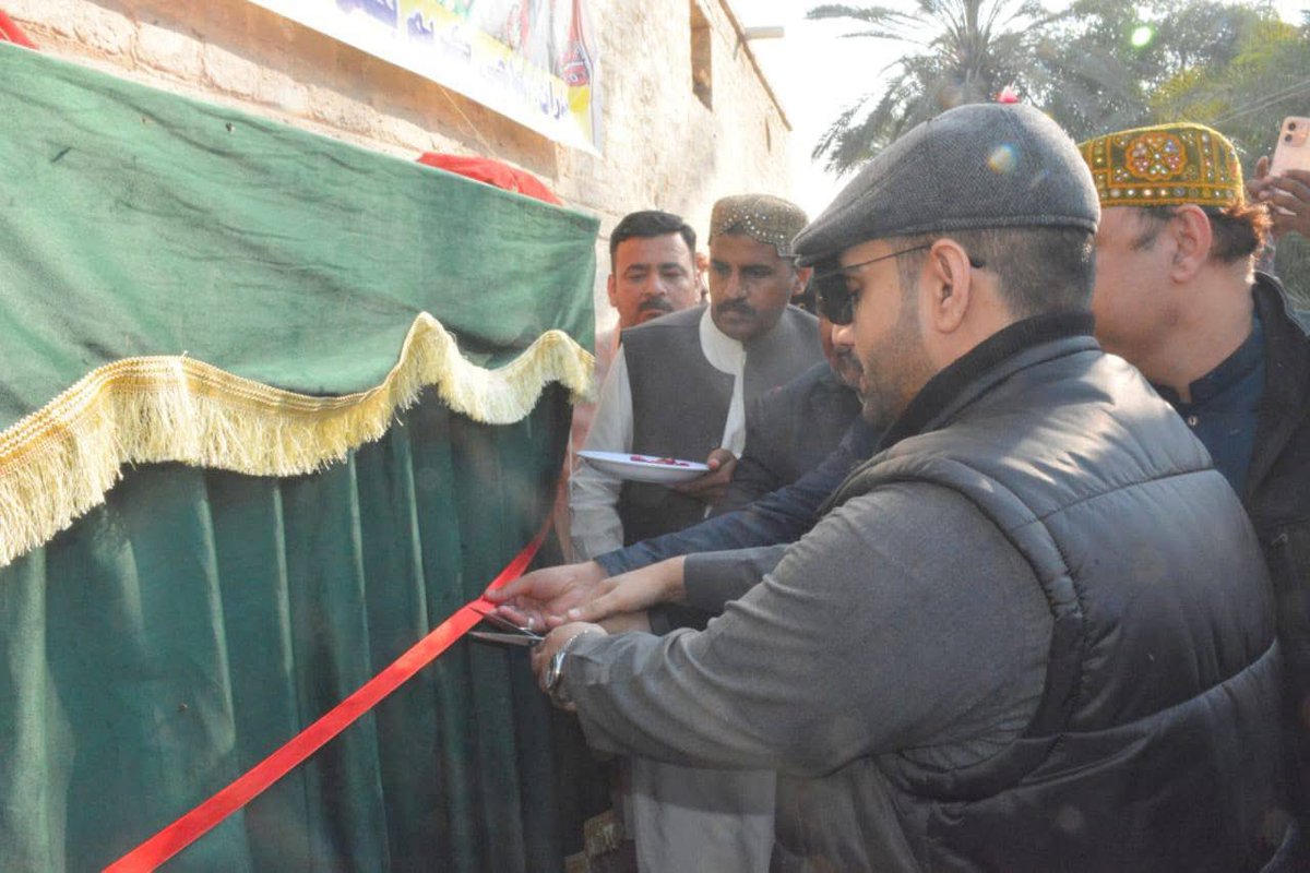 SyedKumailHShah's tweet photo. Inaugurated a new road project in Union Council Jotas, Pano Aqil. Later, joined Haji Kareem Bakhsh Waghu for tea and meaningful conversations with local residents.
#SyedKumailHyderShah #ChairmanDistrictCouncilSukkur #PanoAqil #Jotas #LocalDevelopment #CommunityConnect #Sukkur https://t.co/nqNzwwJoEg