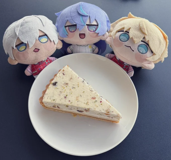 お迎えした子たち。あそこやばい、マジでにじまると目を合わせてみ?抗えないから。買ってよかった。