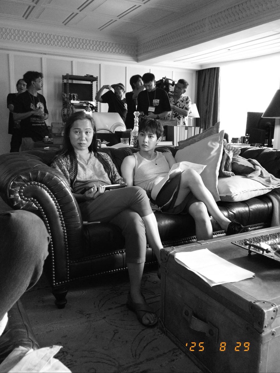 Nuchyfilm's tweet image. ขอบคุณผู้ชมที่ติดตามชมซีรี่ส์นะคะ ขอบคุณมากที่เขียนวิเคราะห์ วิจารณ์ ประเด็นต่างๆ อย่างละเอียดลออ หน้าที่ของผู้กำกับ นักแสดง และทีมงานผู้สร้าง ส่วนหนึ่งคือการแสวงหาความเป็นไปได้ใหม่ๆ เพื่อพัฒนางานแนว BL หวังว่าจะได้พูดคุยกับทุกท่านในโอกาสต่อๆไปนะคะ🙏 #BurnoutSyndromeSeriesFinalEP