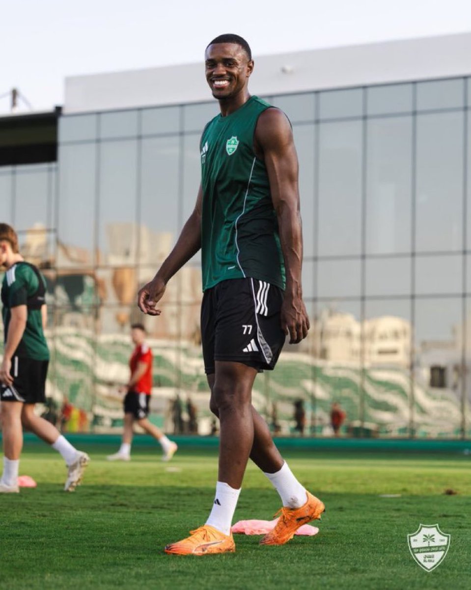 صباح الخير جميعا ..
اليوم اتمنى تواجد ريكاردو وتواجد ماثيوس وديميرال بالتشكيلة 
نحتاج المداورة بين اللاعبين ويكون الجميع داخل اجواء المباريات حتى نستكمل المنافسه على الثلاث بطولات باذن الله