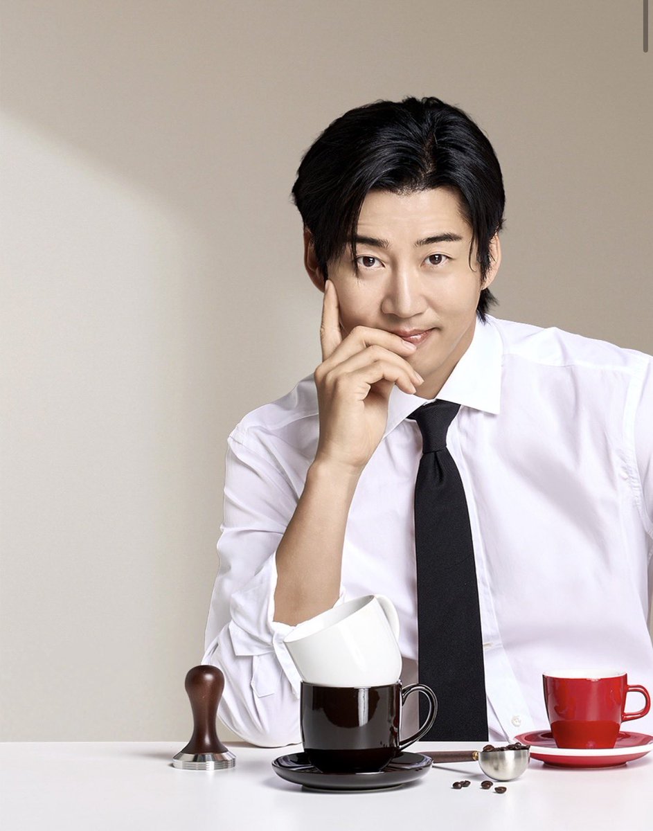 omg… 진짜 스스로 알아서 얼굴로 기살리는 #윤계상 🐺