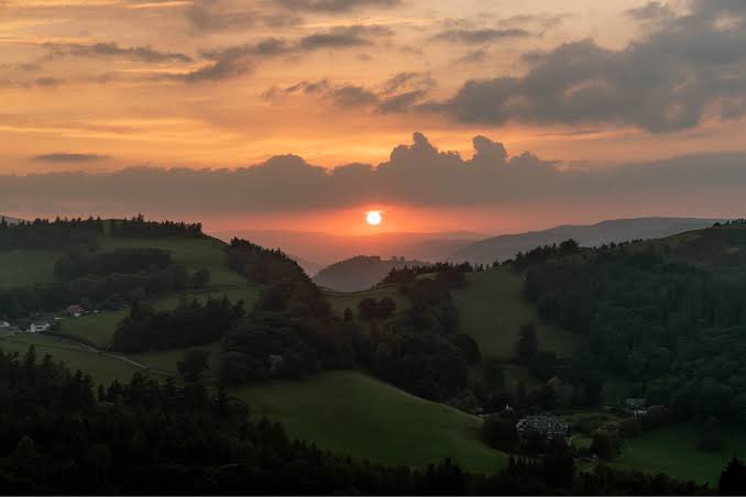 Good morning ☀️
Thursday is your reminder that progress doesn’t always shout — sometimes it whispers.

Keep doing the small things right.
Keep pushing even when it feels ordinary.
Those “normal” days are building something powerful.

You’re closer than you think.
Have a