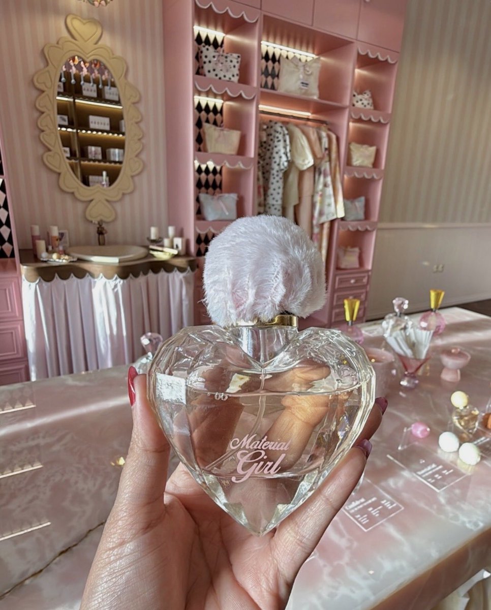 Daisycare's tweet image. صاحبة براند Her magic صار عندها أول بوتيك بالرياض وتفاصيل المكان خياااال الله يبارك لها 💗