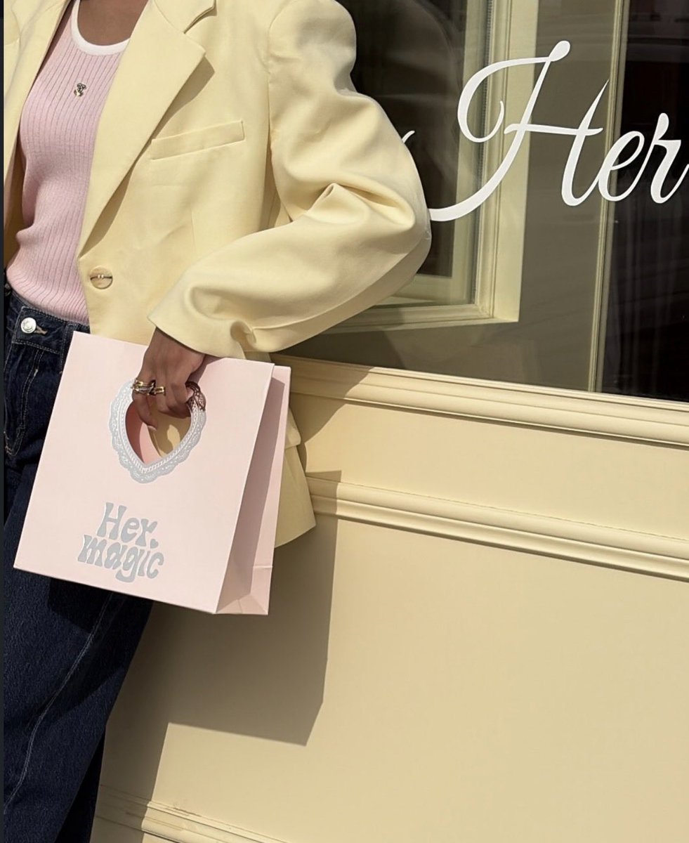 Daisycare's tweet image. صاحبة براند Her magic صار عندها أول بوتيك بالرياض وتفاصيل المكان خياااال الله يبارك لها 💗