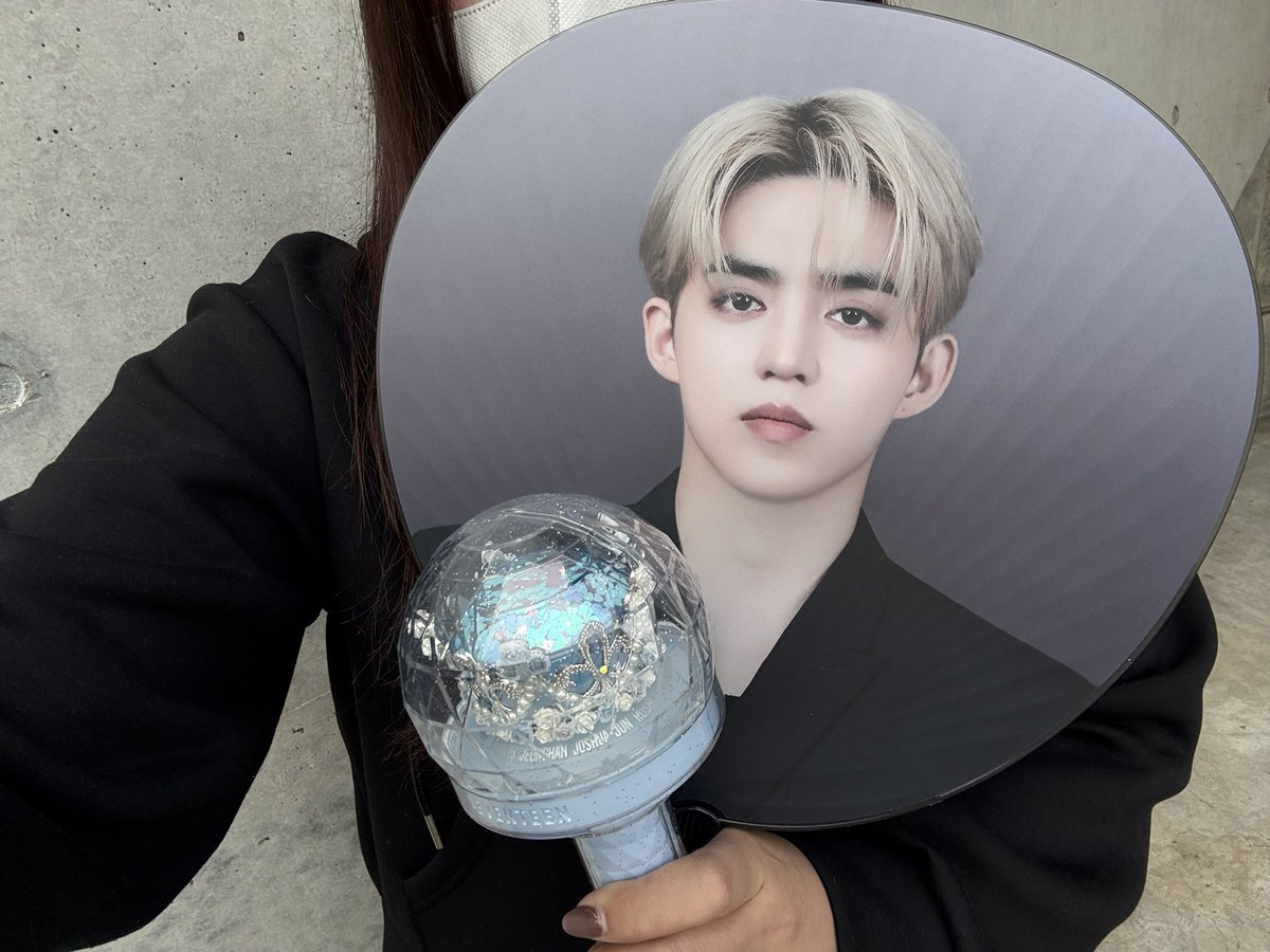 今日はS席2列目なので
生きて帰る事が目標です⭐️