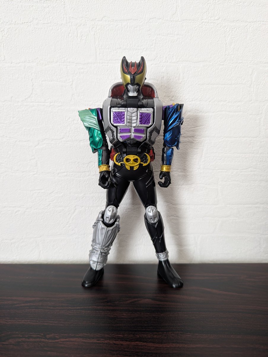 chonzin01's tweet photo. ドガバキフォームも
ちなみに写真撮ってる途中に右腕の肩もげました…… https://t.co/8TZQfZZILU