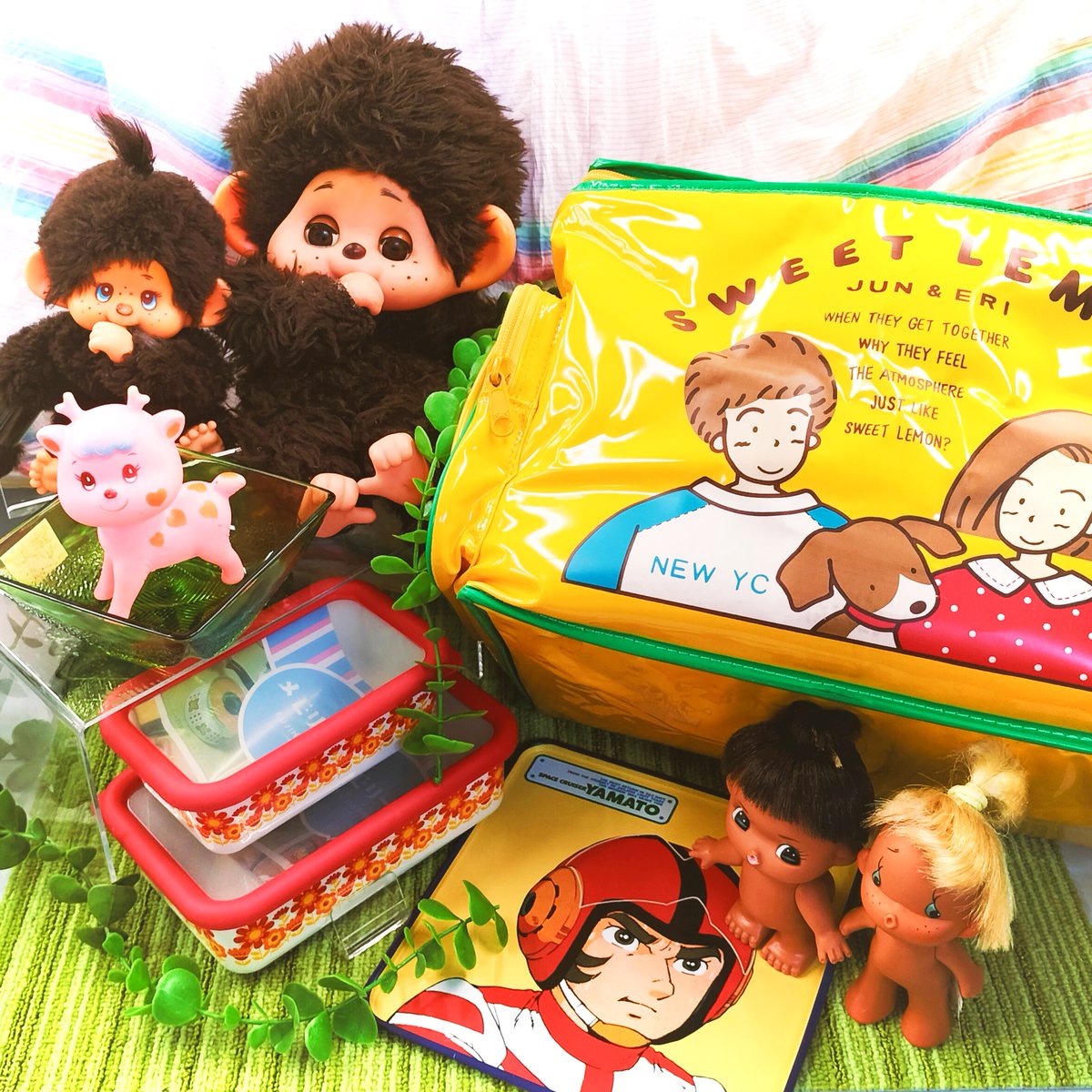 つぶらな瞳のモンチッチちゃんや、まばたき人形の大助くんが新入荷