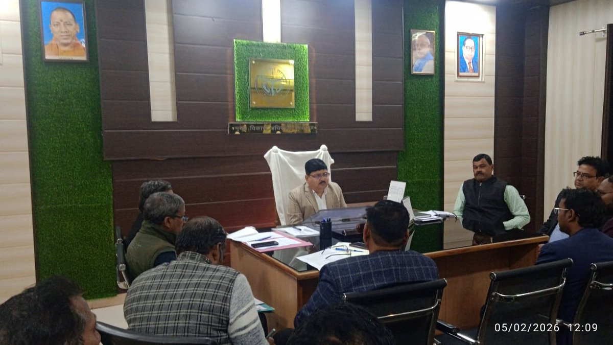 AdpcKasganj's tweet photo. जनपद #कासगंज में मुख्य विकास अधिकारी महोदय की अध्यक्षता में सम्पूर्णता अ���ियान - 2.0 की तैयारी से संबंधित आयोजित बैठक @UpRuralDev @OfficeOfKPM @DmKasganj @myogioffice https://t.co/PSiXrlh82q