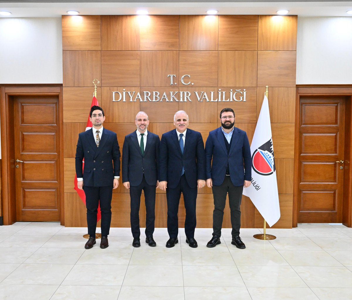 Türkiye Gençlik Vakfı (TÜGVA) Mütevelli Heyeti Üyesi Seçkin Koç, İl Temsilcisi Abdullah Kikizade ve Avukat Furkan Sami Demir, Valimiz Murat Zorluoğlu’nu makamında ziyaret etti.

<a href="/vali_zorluoglu/">Murat Zorluoğlu</a>