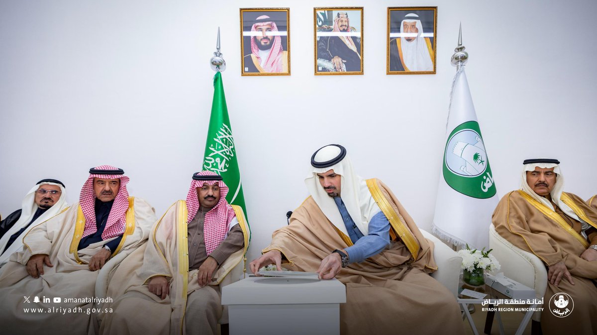Amanatalriyadh's tweet photo. زار صاحب السمو الأمير د.فيصل بن عيّاف،
أمين منطقة الرياض، محافظة المجمعة، والتقى
بعدد من الأهالي والمواطنين، وزيارة مبنى البلدية
واطّلع على سير العمل البلدي ومستوى الخدمات
المقدمة، ووقف على عدد من المشاريع التنموية
بالمحافظة، وذلك ضمن جولاته التفقدية
لمتابعة احتياجات المحافظات. https://t.co/kUaJb6dg2q