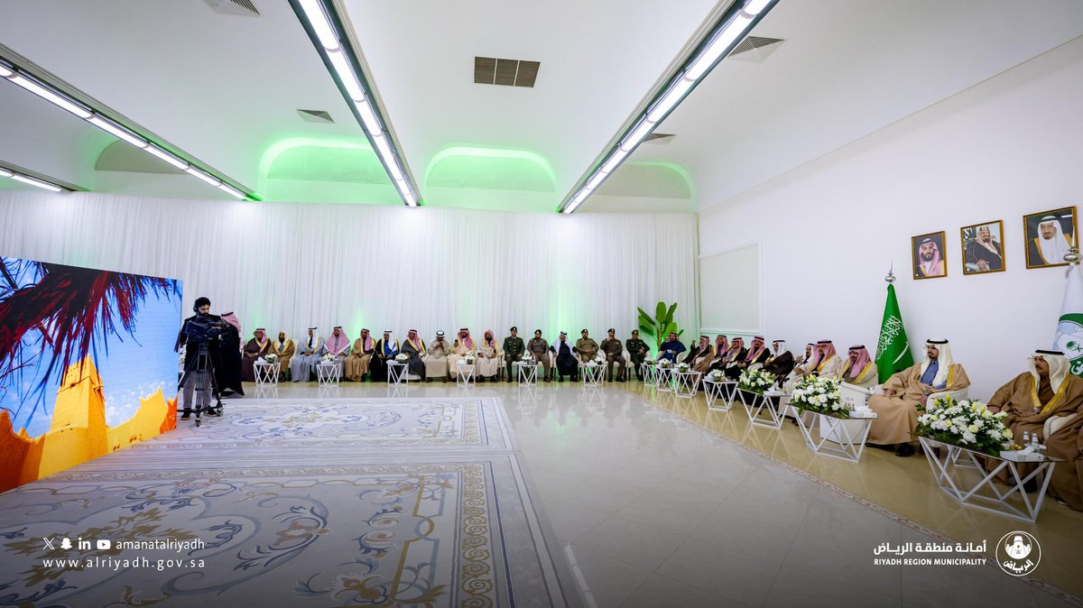 Amanatalriyadh's tweet photo. زار صاحب السمو الأمير د.فيصل بن عيّاف،
أمين منطقة الرياض، محافظة المجمعة، والتقى
بعدد من الأهالي والمواطنين، وزيارة مبنى البلدية
واطّلع على سير العمل البلدي ومستوى الخدمات
المقدمة، ووقف على عدد من المشاريع التنموية
بالمحافظة، وذلك ضمن جولاته التفقدية
لمتابعة احتياجات المحافظات. https://t.co/kUaJb6dg2q