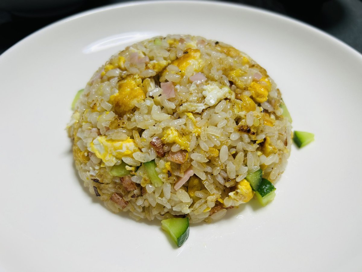 cardboardhead81's tweet photo. 本格的な中華料理屋でチャーハン食べて得た学びをフィードバック

チャーハンにきゅうりを入れると超うまい
みんなやった方がいい https://t.co/Tb6B07LITf