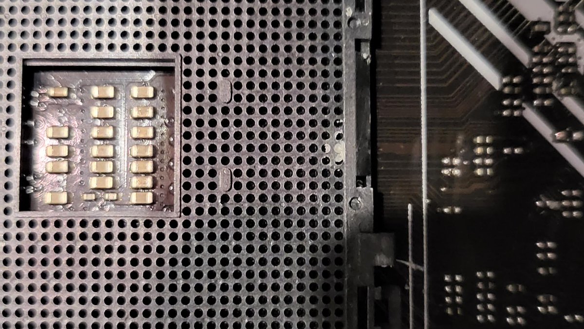 메인보드 CPU 소켓 핀 손상! 😨 이런 고난이도 수리도 컴빌런은 OK!
정확한 진단과 숙련된 기술로 완벽 복원해드렸어요. 고객 맞춤형 솔루션, 역시 컴빌런이 최고죠? 👍

#컴빌런 #컴퓨터수리 #평택컴퓨터 #CPU소켓수리 #메인보드수리 #PC업그레이드