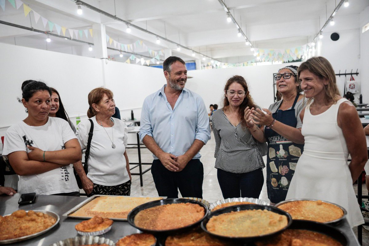 LaurentPilar's tweet photo. La Casa de Desarrollo Humano de Tribarrial recibe todos los días a muchos vecinos y les da la posibilidad de capacitarse y aprender nuevos oficios.

Hoy participamos de los talleres de verano junto a todas las familias que se acercaron para encontrarse, compartir y disfrutar. https://t.co/4DJz4TXFgJ
