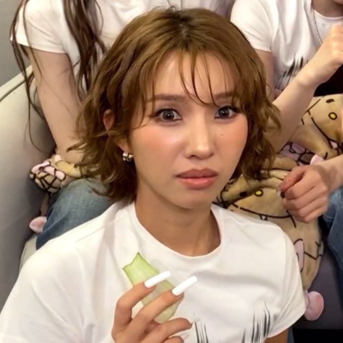 Klu_615g's tweet photo. somebody help her https://t.co/Kijj7MAKej