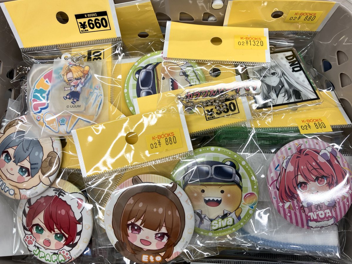入荷情報】 カラフルピーチ 缶バッジやアクキー、アクリルスタンドなど