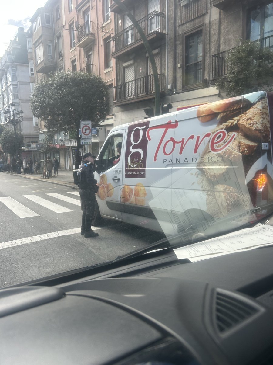 Serfi_83's tweet photo. ⁦@walter_garcia_⁩ ⁦@gemaigual⁩ ⁦@Santanderuco⁩ ⁦@eltomavistas⁩ ⁦@cantabriaes⁩ ⁦@cant_infinita⁩ así estamos a los q trabajamos perseguidos https://t.co/pfXxuhyobS