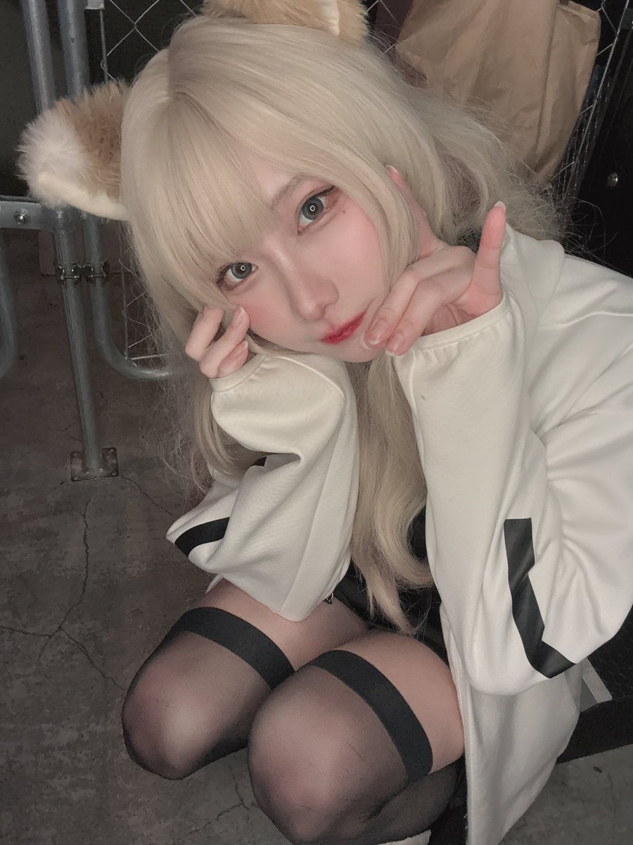 あすな tweet media