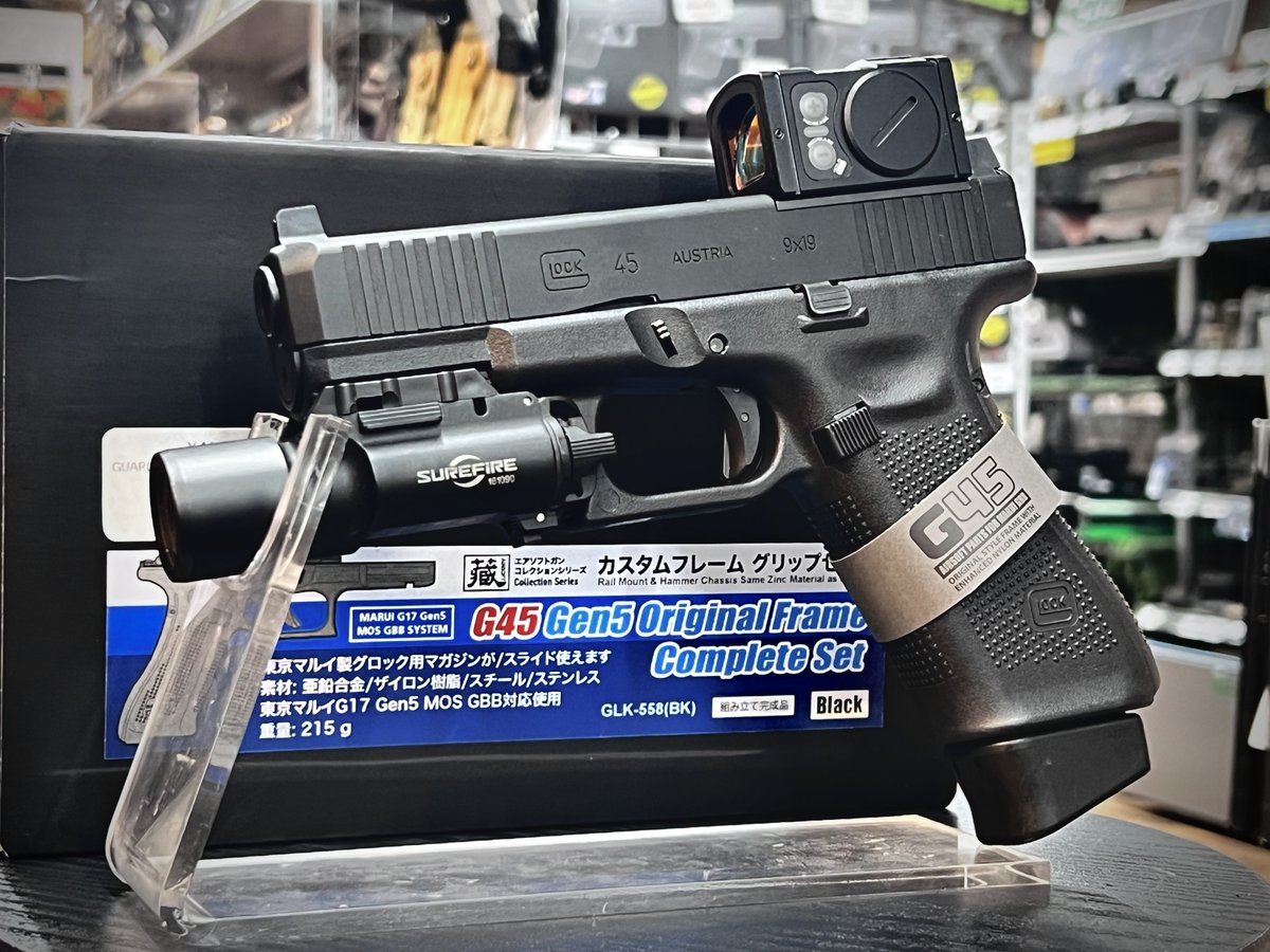 SFBC20210703's tweet photo. ☝️限定1丁のみ☝️
🔥GUARDERコンプリート 🔥
⚡️GLOCK45 MOS GBB⚡️

最新マルイGen5MOSを社外パーツのみで再現🪛
特に人気なG17サイズグリップにG19サイズスライドのG45を再現🛠️

ACROサイトを載せても軽快な動作は流石🥺
店頭で触れて購入できるので是非スタッフまで👀

※サイト類とライトは別売です https://t.co/6dOnbrCVYq