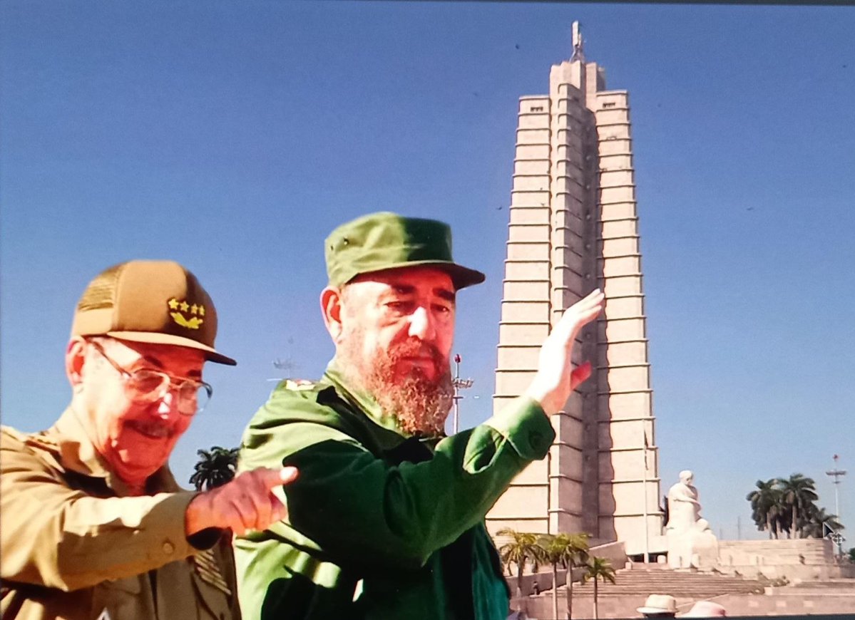 🇨🇺Fidel octubre de 1958:
«...Las amenazas tienen virtualidad entre la gente cobarde y sumisa, pero no la tendrán jamás con los Hombres que estén dispuestos a morir en defensa de su Pueblo».