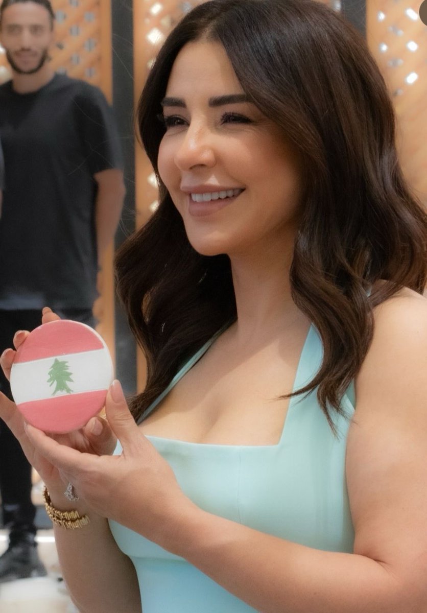 لـبـنـانـي و مـطـرح مـا تـروح حـامـل وطـنـك قـلـب و روح 🇱🇧☺️✌️♥️🌟
-
#ماغي_بو_غصن #MaguyBouGhosn