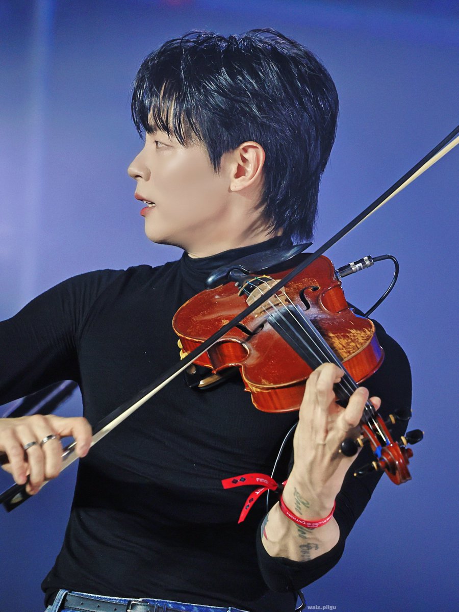 260131 퍼뮤스
나 예찬이 옆태 제대로 찍은 거 처음이야

#신예찬 #루시 #LUCY