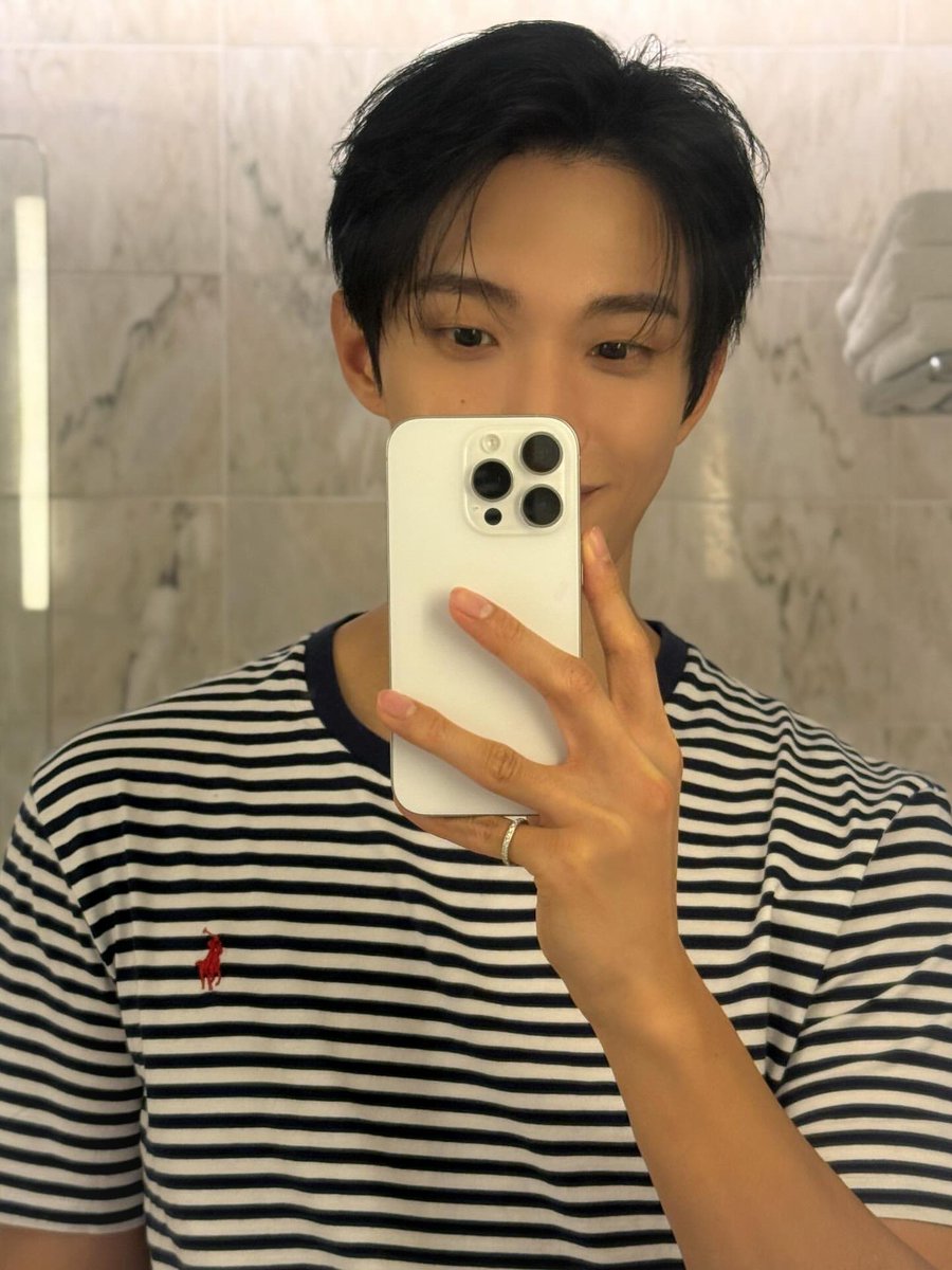 wonubliss's tweet photo. dk_is_dokyeom 🤍🩵📸 #도겸 https://t.co/bHYJw3mbnW