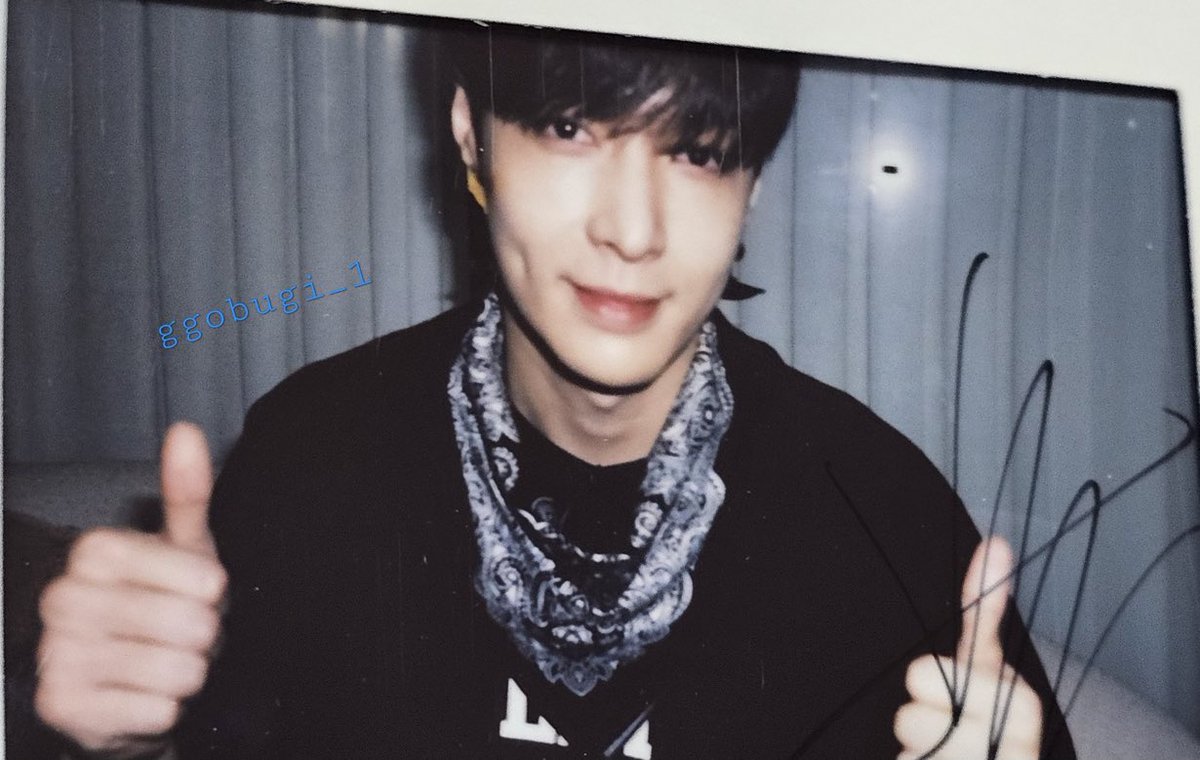 YuXING1012's tweet photo. #LAY’s new Polaroid from REVERXE comeback MELON 💜

Cr watermark https://t.co/SGlUKNH3r6