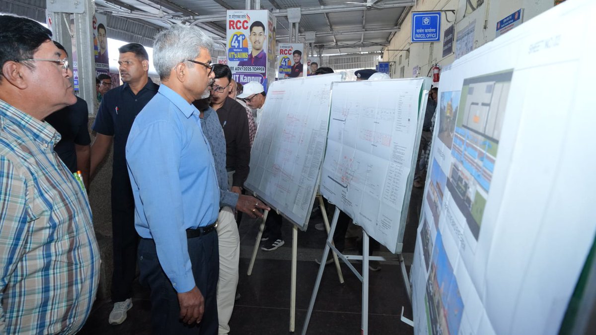 SCRailwayIndia's tweet image. Shri Sanjay Kumar Srivastava, General Manager, South Central Railway inspects #bhokar #amritstation works during the Safety Inspection along with Shri Pradeep Kamle, DRM/Nanded and other senior officials. @railminindia @scrailwayindia @nanded_division #inspection #redevelopment