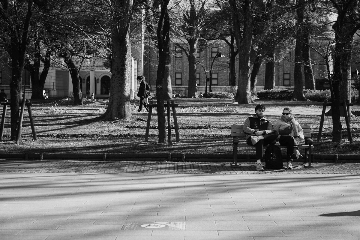 zauber2011's tweet photo. Sitting together, not arriving at the same place.
#StreetPhotography
#HumanDistance
#QuietTension
#BlackAndWhite
#InBetween https://t.co/t4KJetHdy5