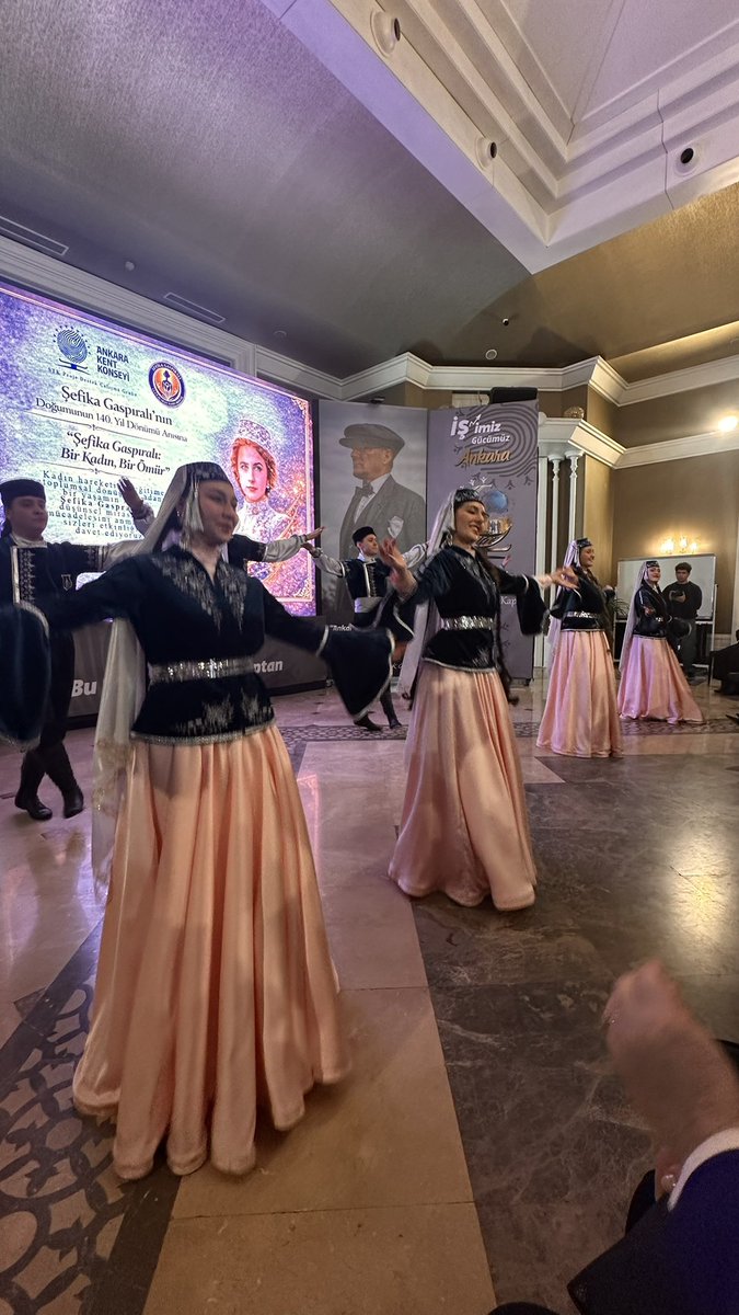 🧿 Bugün, Şefika Gaspıralı’nın doğumunun 140. yılına ithaf ettiğimiz anlamlı etkinliğimizi gerçekleştirdik. Şefika Gaspıralı Uluslararası Kadın Birliği olarak, Türk dünyasının öncü kadın aydınlarından birinin mirasını anmak ve onun fikirlerini bugünün sorunlarıyla birlikte ele