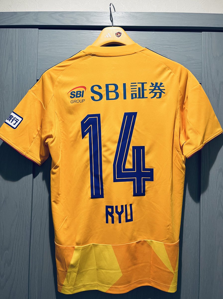 ようやくカーサに受け取りに行けた😆
ホームの開幕戦まで待ち遠しい…！！
たくさんゴールが見たい😼