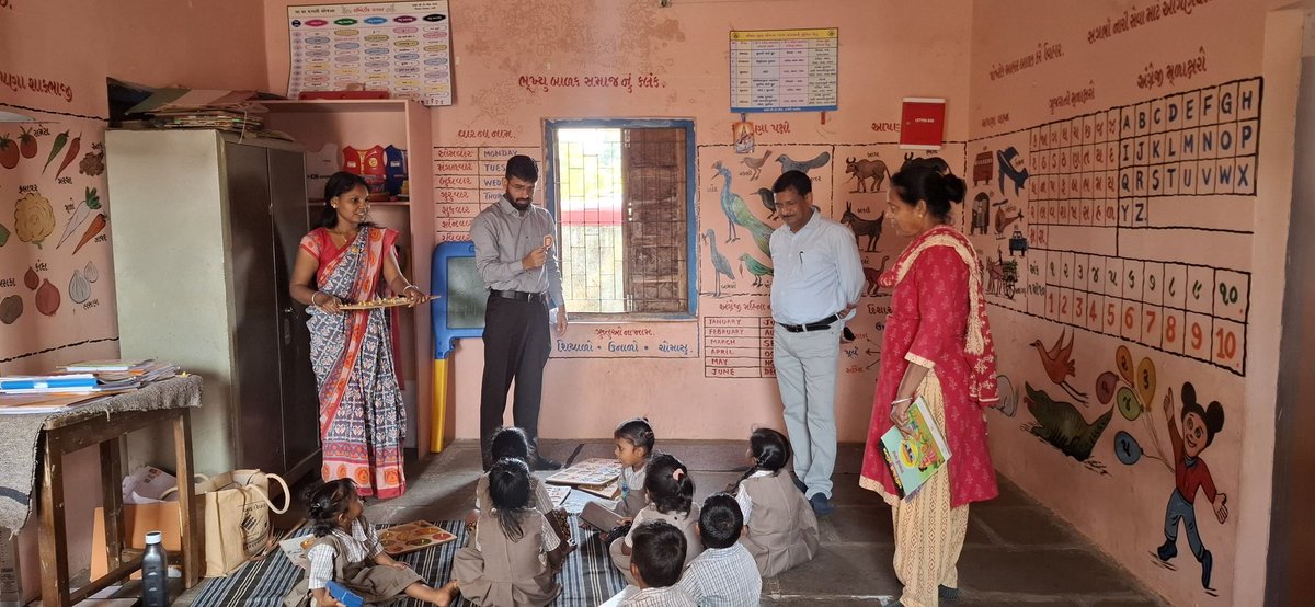 CollectorTapi's tweet photo. આજ રોજ તાપી જિલ્લાના વાલોડ તાલુકાના બુટવાડા ખાતે આંગણવાડી કેન્દ્રની મુલાકાત લઈ કામગીરીનું નિરીક્ષણ કરી જરૂરી માર્ગદર્શન આપ્યું.
@CMOGuj 
@revenuegujarat 
@InfoGujarat 
@infotapigog24 https://t.co/RSkE1Hwpu8