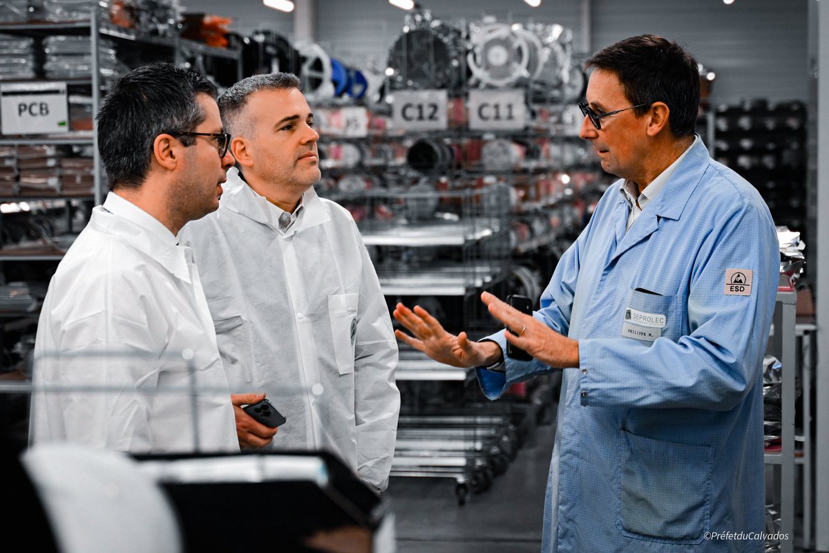 Image de Préfet du Calvados - Le préfet s’est rendu chez SEPROLEC, acteur majeur de la sous-traitance de composants électroniques,
