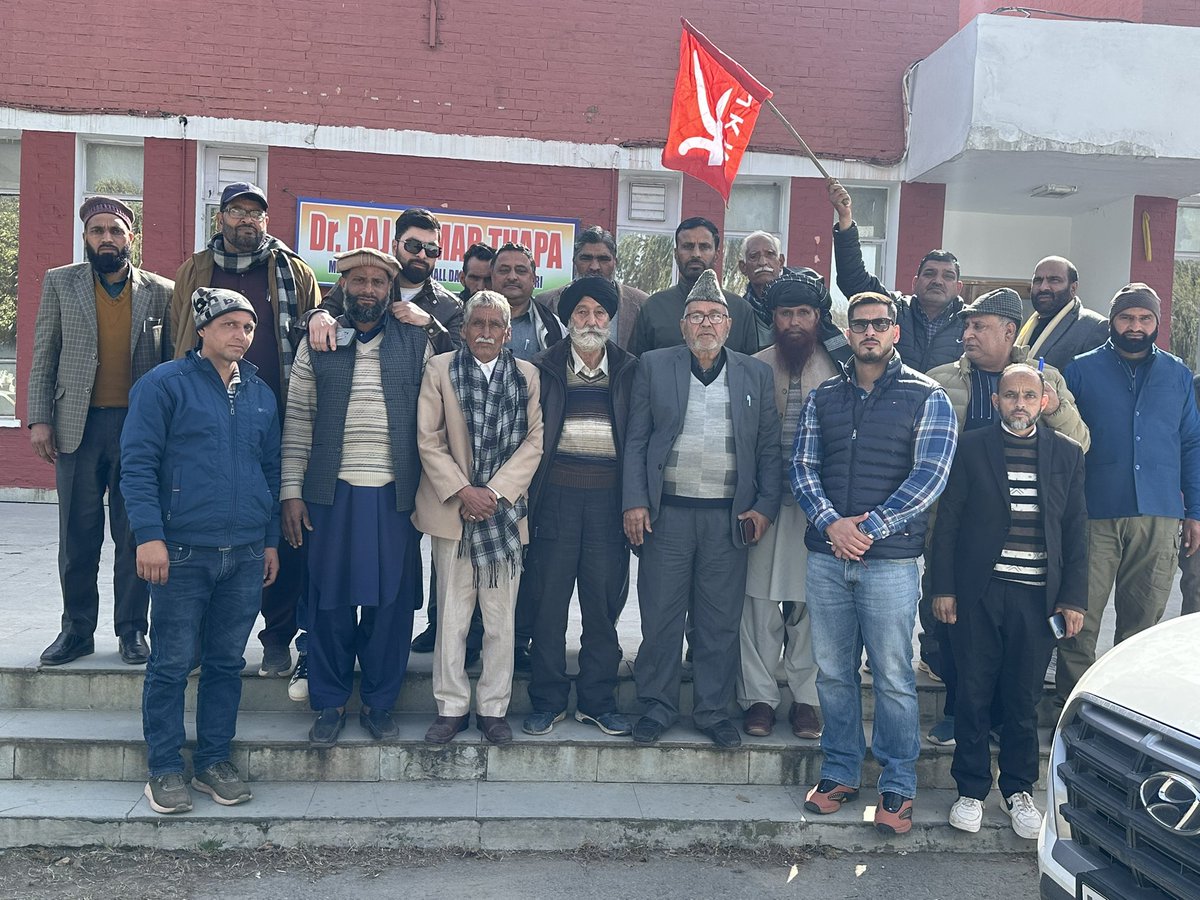 ZariIrfan's tweet photo. An important meeting was held in the Rajouri Constituency. In the meeting, discussions were held on how to strengthen the party and how to bring more people together with the party.
@OmarAbdullah @sakinaitoo @satishsharmajnk @JavedRanaa @YNCJK @JKNC_ https://t.co/aysSbGsaQf